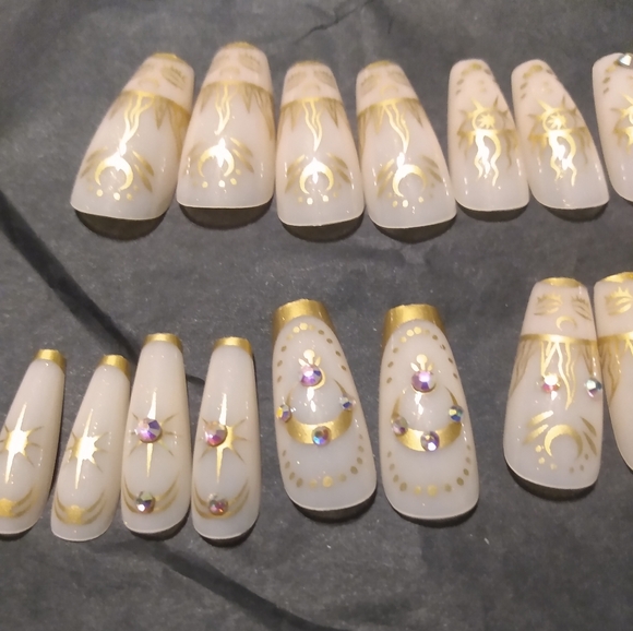Celestial 24pc Sun/Moon Evil Eye Rhinestone Embellished Fake Nails NIB - Picture 7 of 9